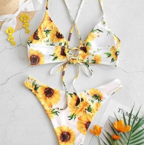 Sunflower Bikini 🌻 - Picture 1 of 2